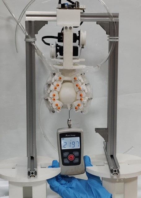 Figure 9: Destructive testing of the proposed gripper to determine its maximum load capacity.